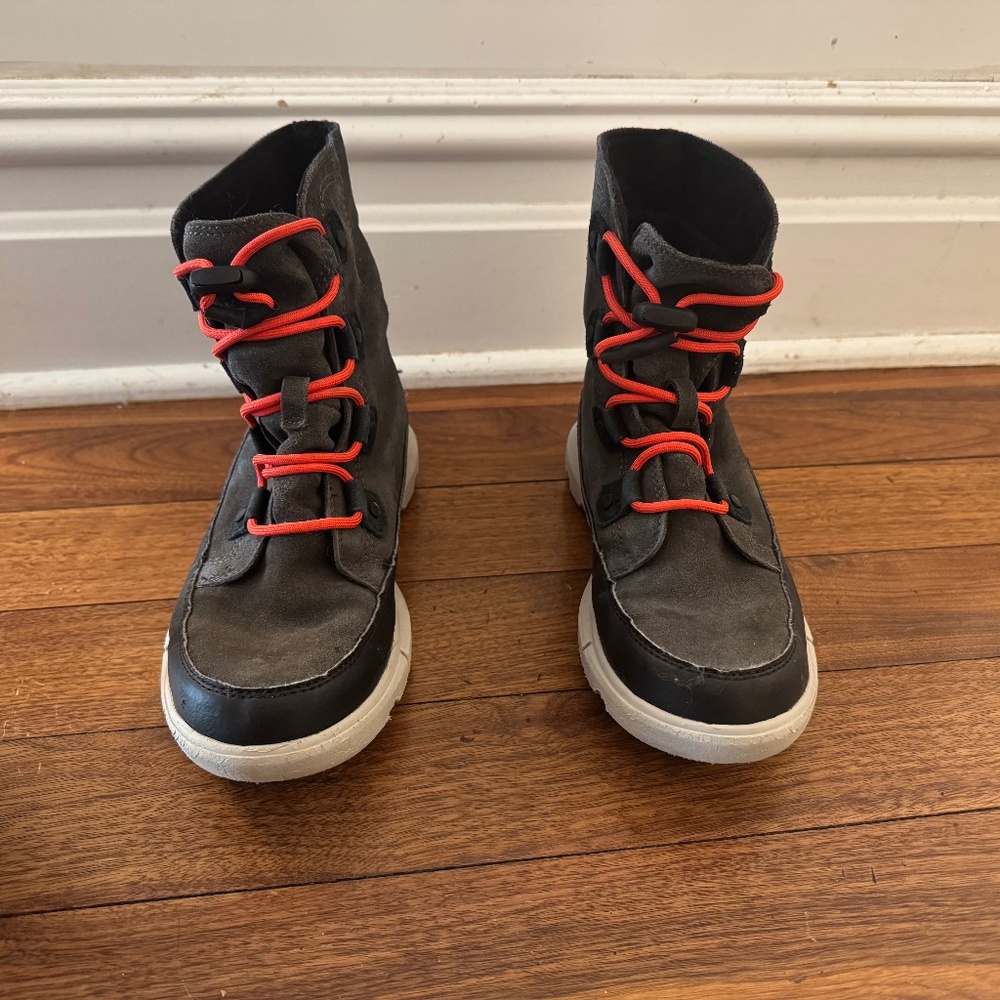 Sorel Out N About Big Kid Boots Size 4